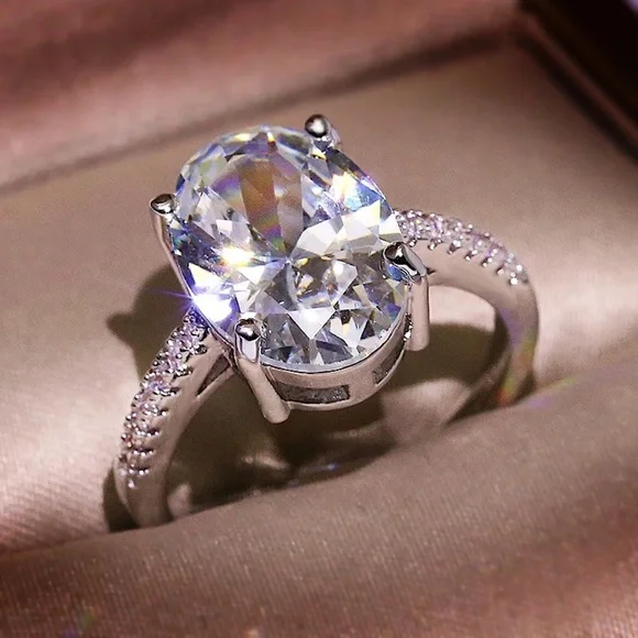 New 925 Oval 6 Ct Zircon Ring - Picture 4 of 6